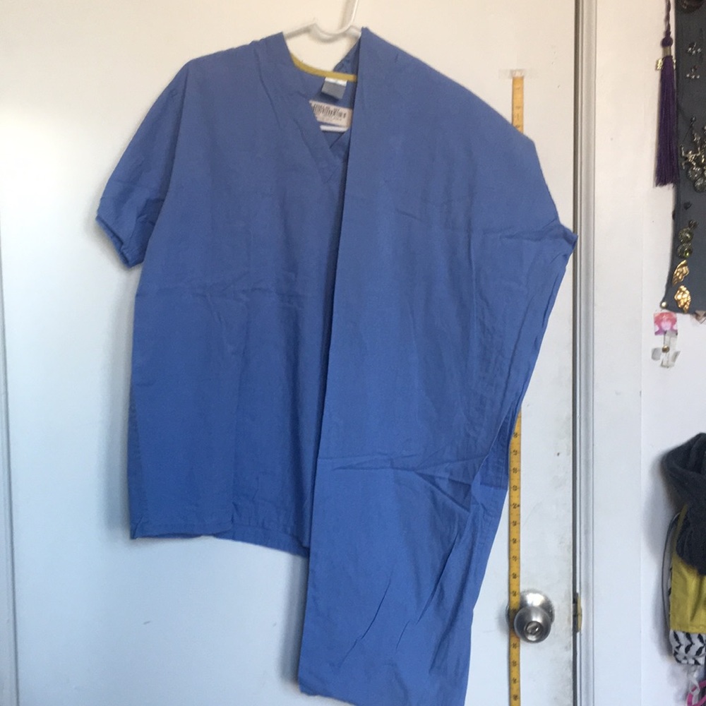 🧚🏼‍♂️ 3 FOR 30 🧠 Small blue scrubs set.